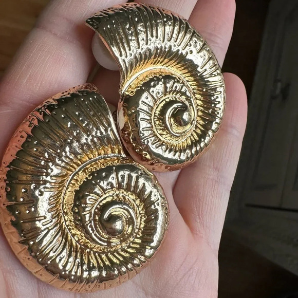 Zara Seashell Gold Earrings - Picture 9 of 17